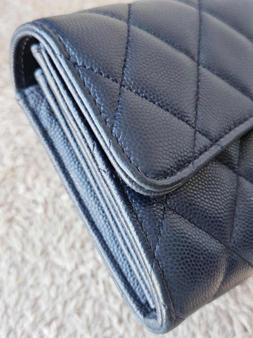 Chanel Sarah Navy wallet holo31