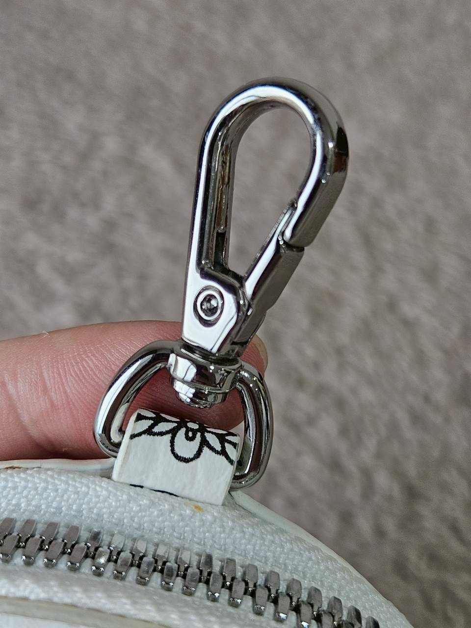 MCM Essential Pouch Orginal Black White