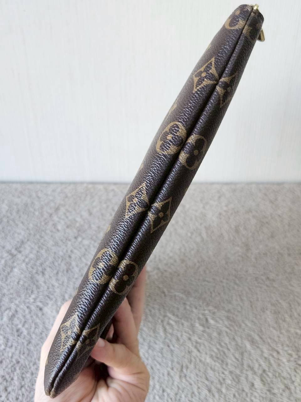 LV m44499 Etui Voyage MM Pouch microchip