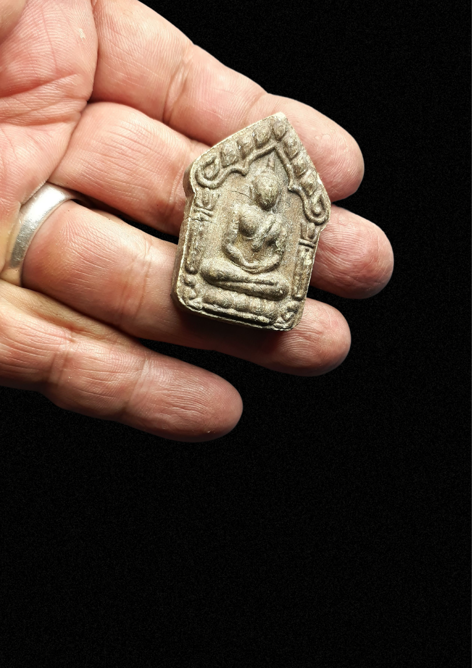 พระขุนแผนผงพรายกุมาร หลวงปู่ทิม วัดละหารไร่ อ.บ้านค่าย จ.ระยอง