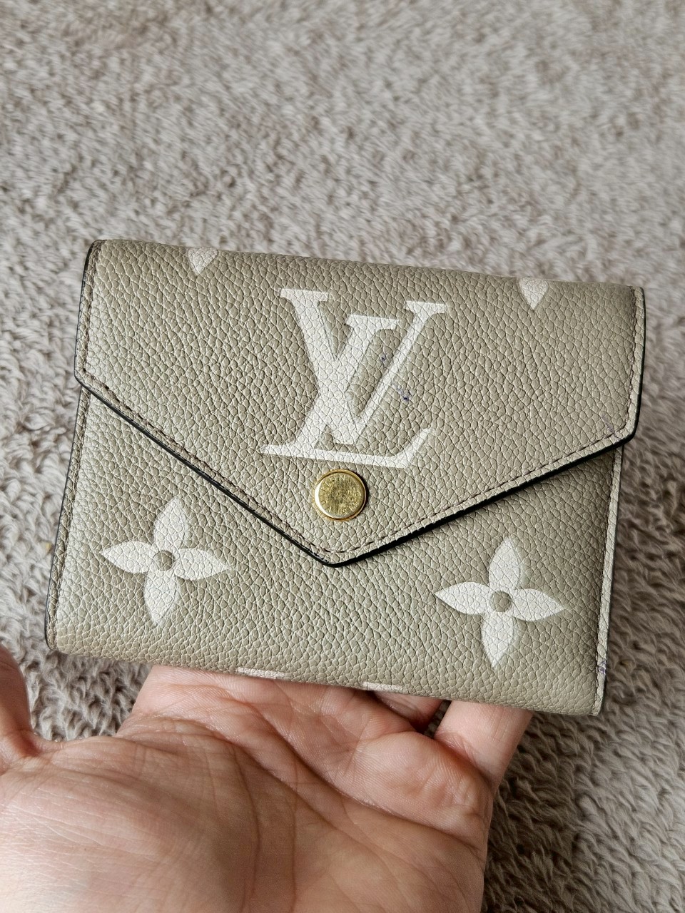 LV M81861 Victorine Mono emp Microchip
