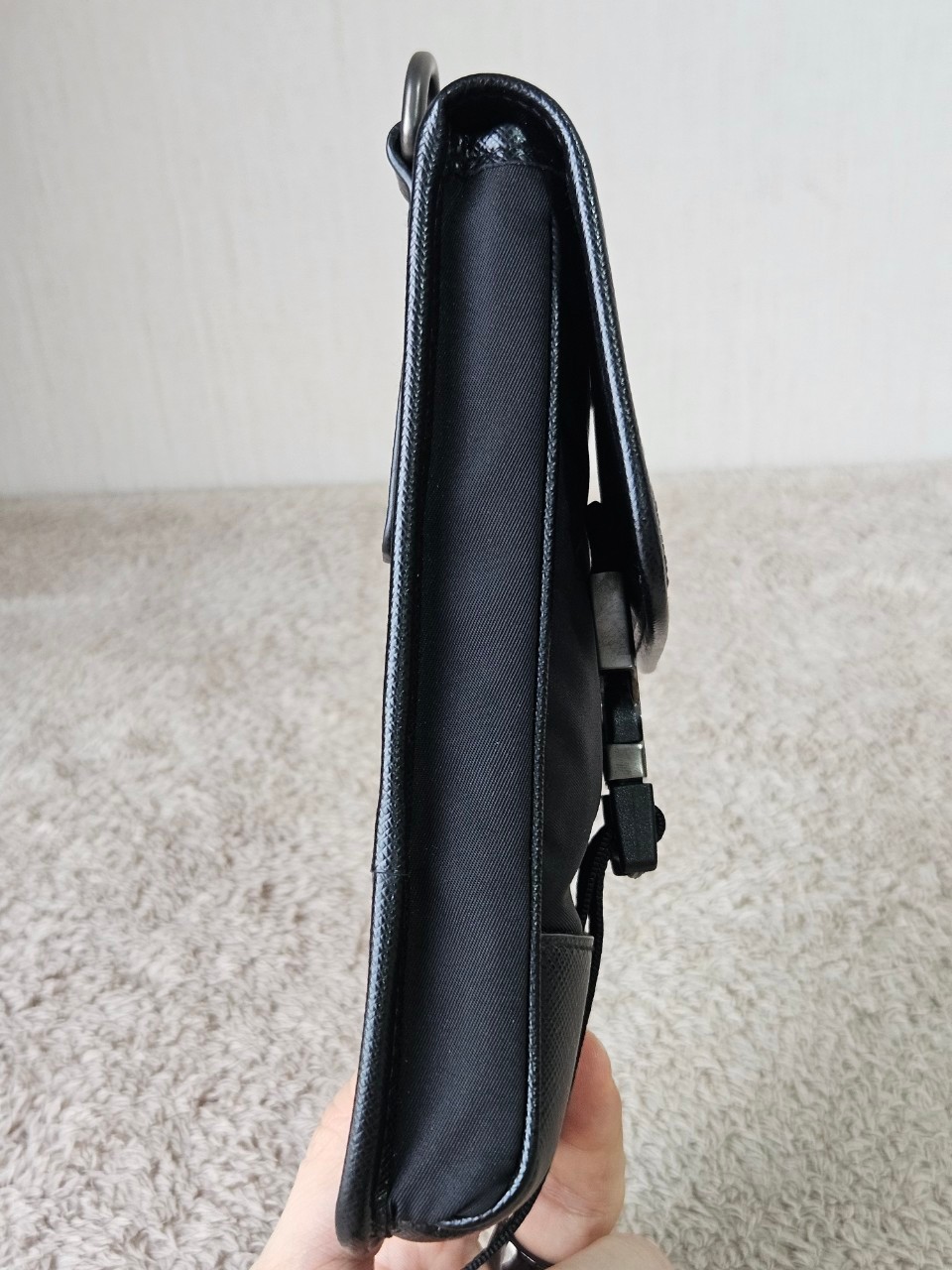 Prada Re-Nylon Smartphone Case สีดำ