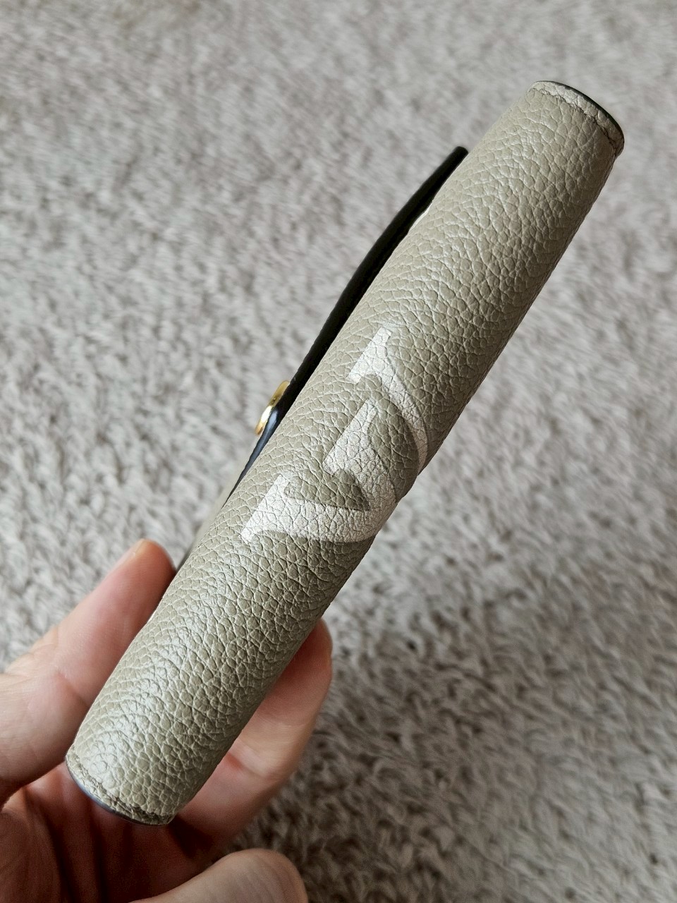 LV M81861 Victorine Mono emp Microchip