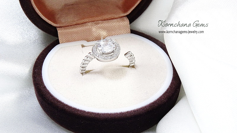 เซ็ทสร้อยคอเงินแท้ silver 925 ในเซ็ทประกอบด้วยสร้อยคอพร้อมจี้เพชร,ต่างหูเพชร และแหวนเพชร cz (cubic zirconia) เกรดพรีเมี่ยม