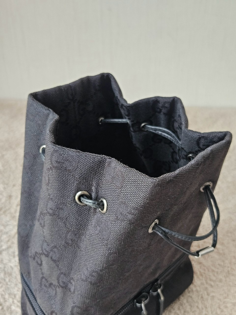 Gucci GG Canvas Pouch Black 6x8นิ้ว