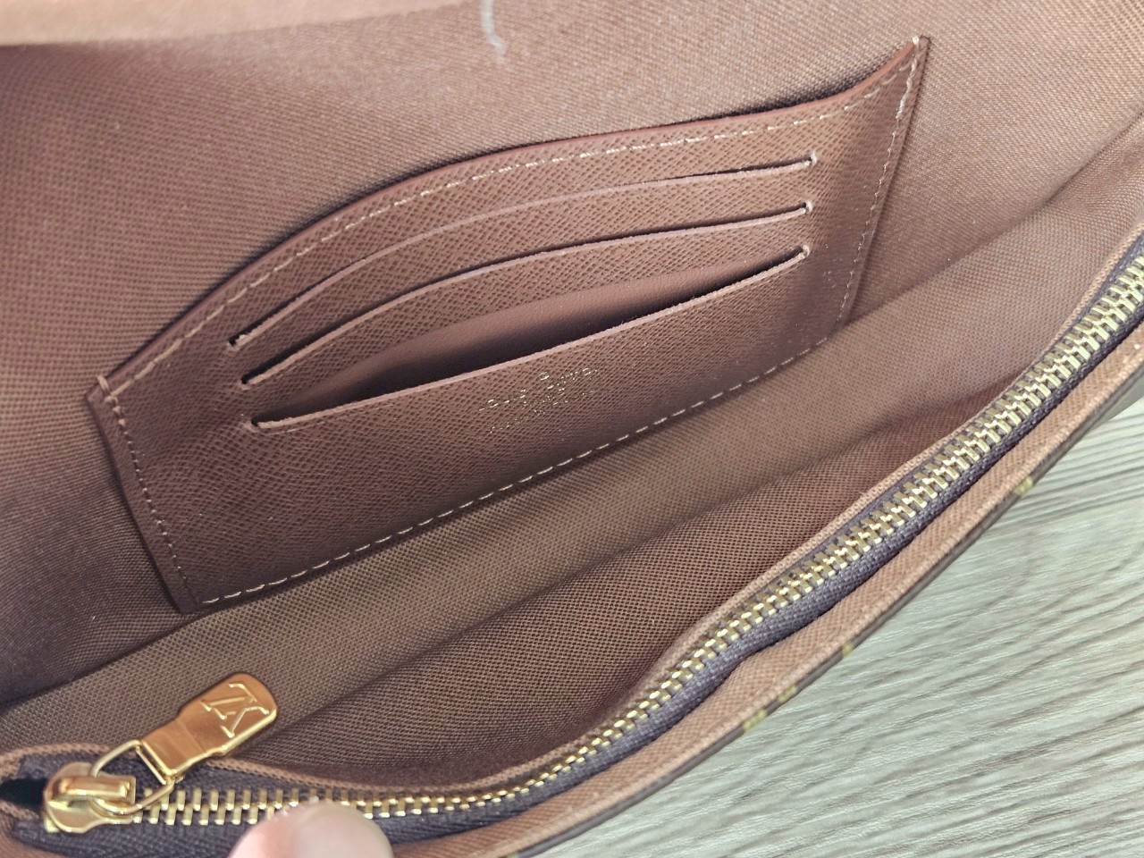 LV Woc Ivy Monogram Microchip