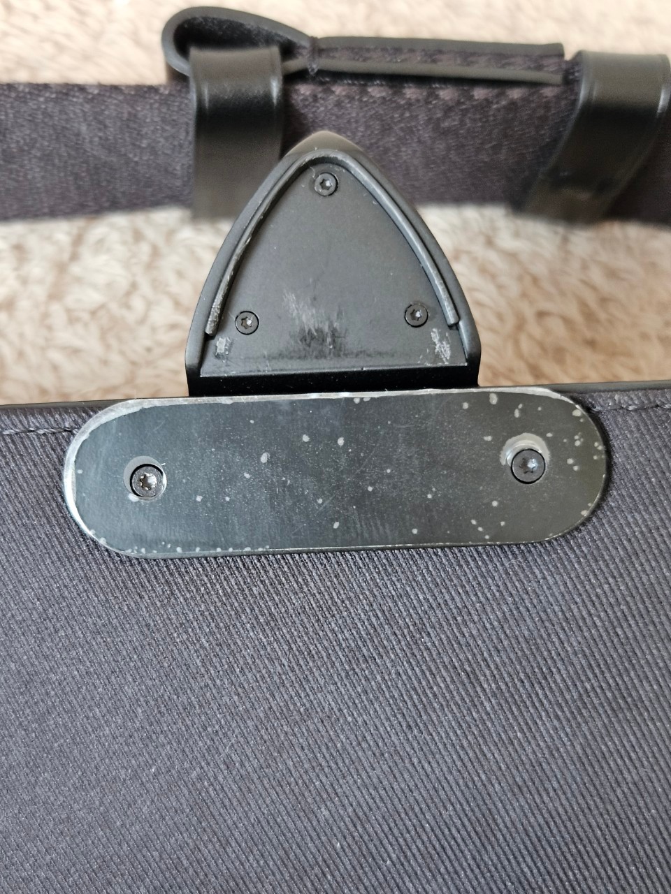 LV S-Lock Slingbag Microchip