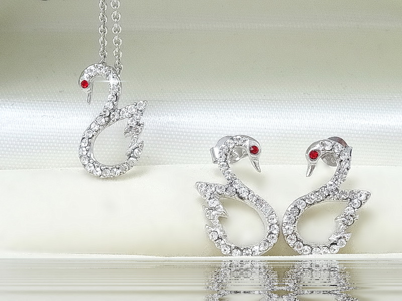 เซ็ทจี้รูปหงส์พร้อมสร้อยเงินแท้ + ต่างหูเข้าชุด ตัวจี้ดีไซน์เป็นรูปหงส์ประดับเพชร cz สวยน่ารักมากค่ะเซ็ทนี้ ชิ้นงานประณีต จัดโปรฯราคาพิเศษ