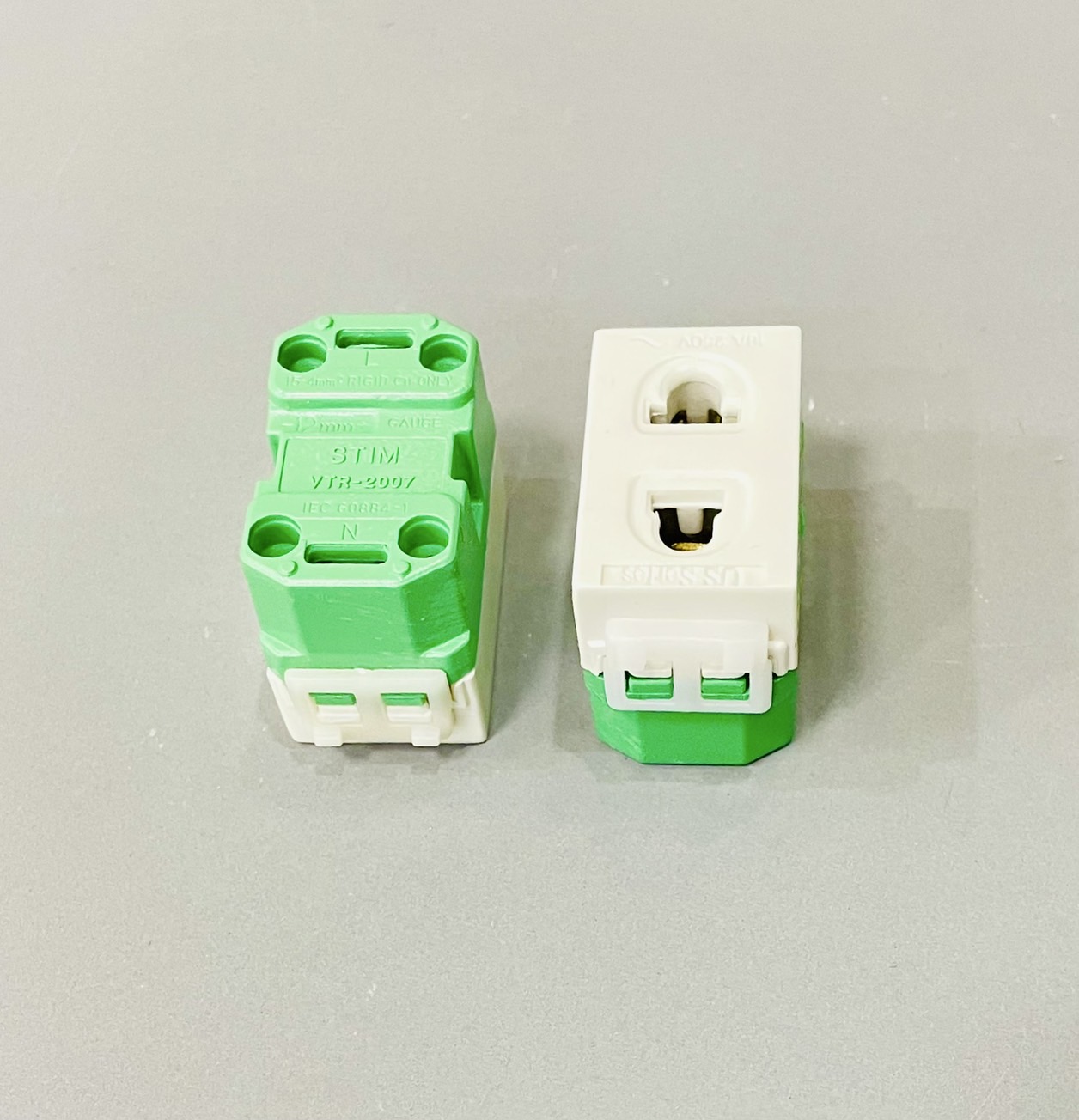 ปลั๊กฝัง รุ่นใหม่ YL1091K/US series