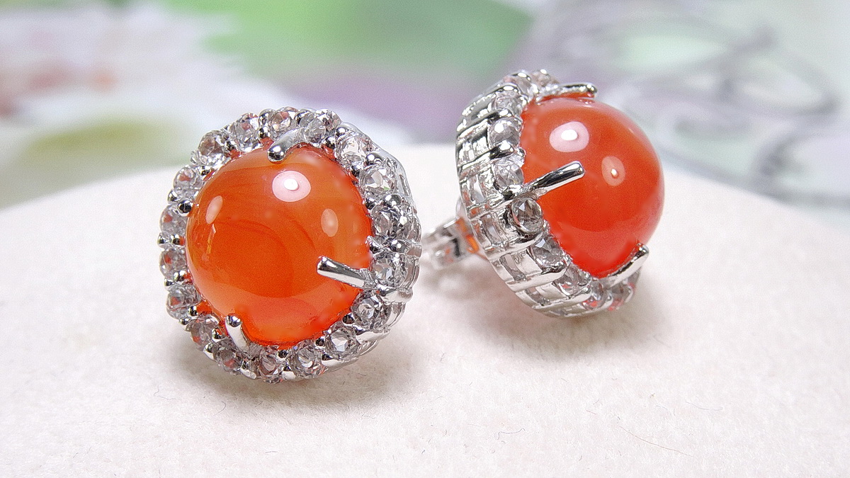 อัญมณีสำหรับคนเกิดวันพฤหัส พลอยโมรา orange chalcedony สีส้มสดใส ล้อมด้วยพลอยสีขาว ทั้งเซ็ทประกอบด้วยแหวน ต่างหู จี้พร้อมสร้อย ชิ้นงานคุณภาพ