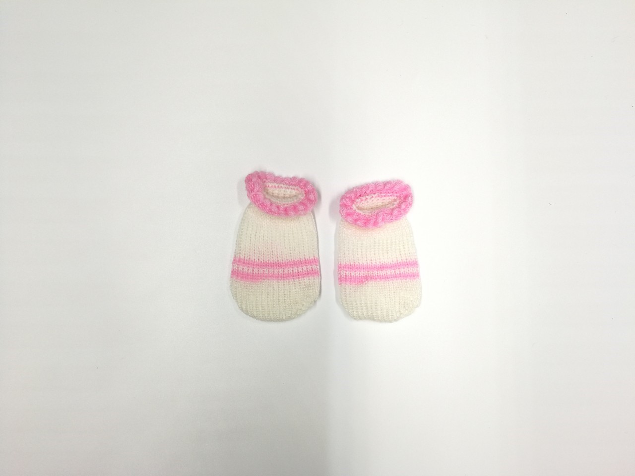 ขายส่ง ถุงมือเด็กอ่อน ถุงมือทารก ถุงมือเด็กแรกเกิด รุ่นถุงมือพื้นขาวริ้วรุ้ง (ราคาต่อโหล) nongnini1988