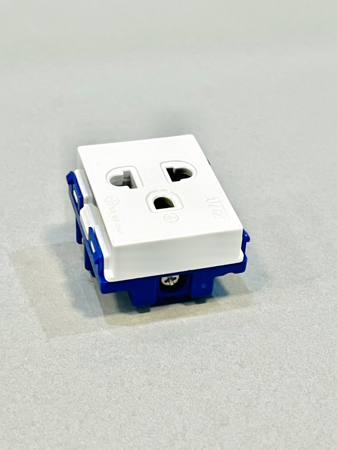 ปลั๊กกราวน์เดี่ยว วีน่า รุ่นใหม่ LR1672