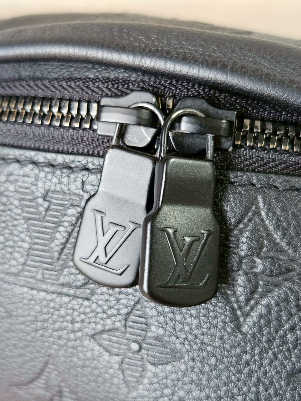 LV Discovery PM EMP Black Microchip