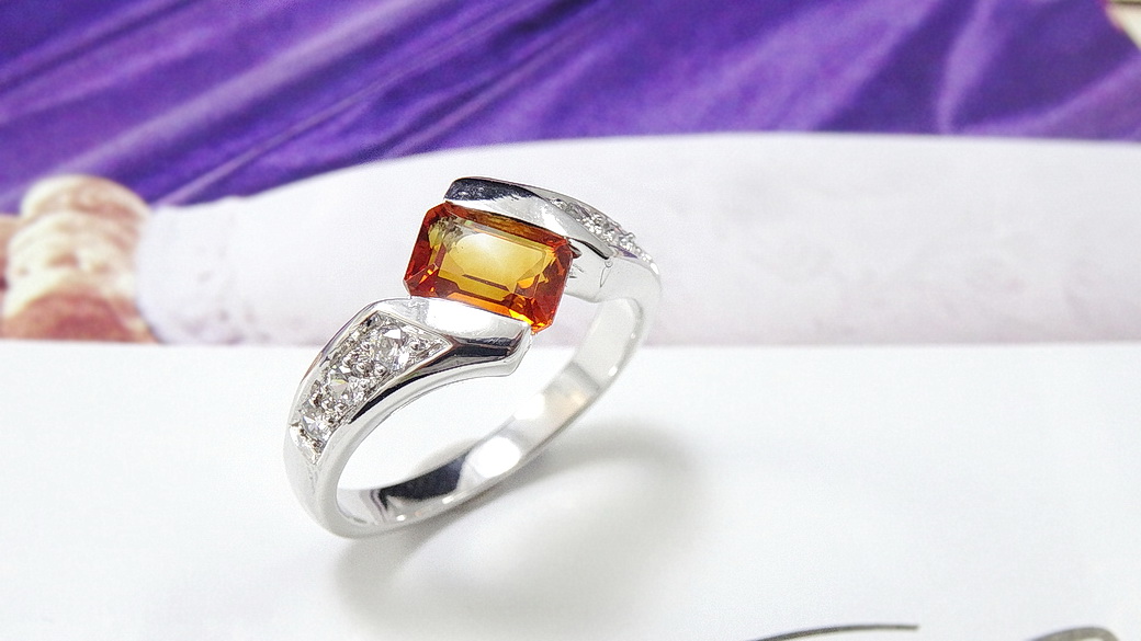 Citring ring แหวนซิทริน (พลอยสีเหลือง) ทรงสี่เหลี่ยม แต่งบ่าข้างด้วยพลอยขาว white topaz ชุบทองคำขาว