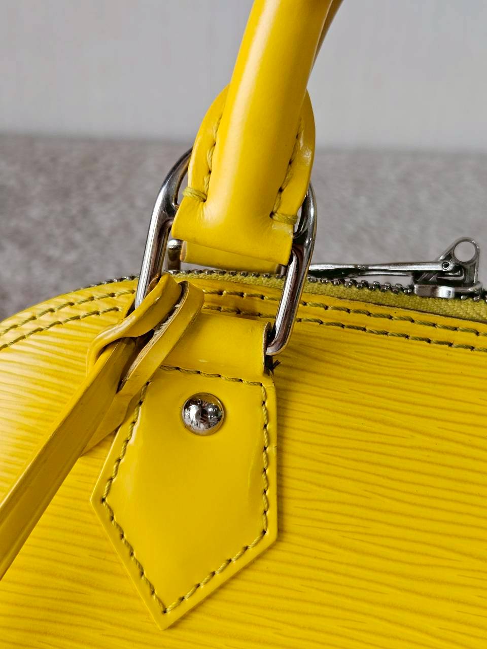 LV Alma BB EPI สีเหลือง