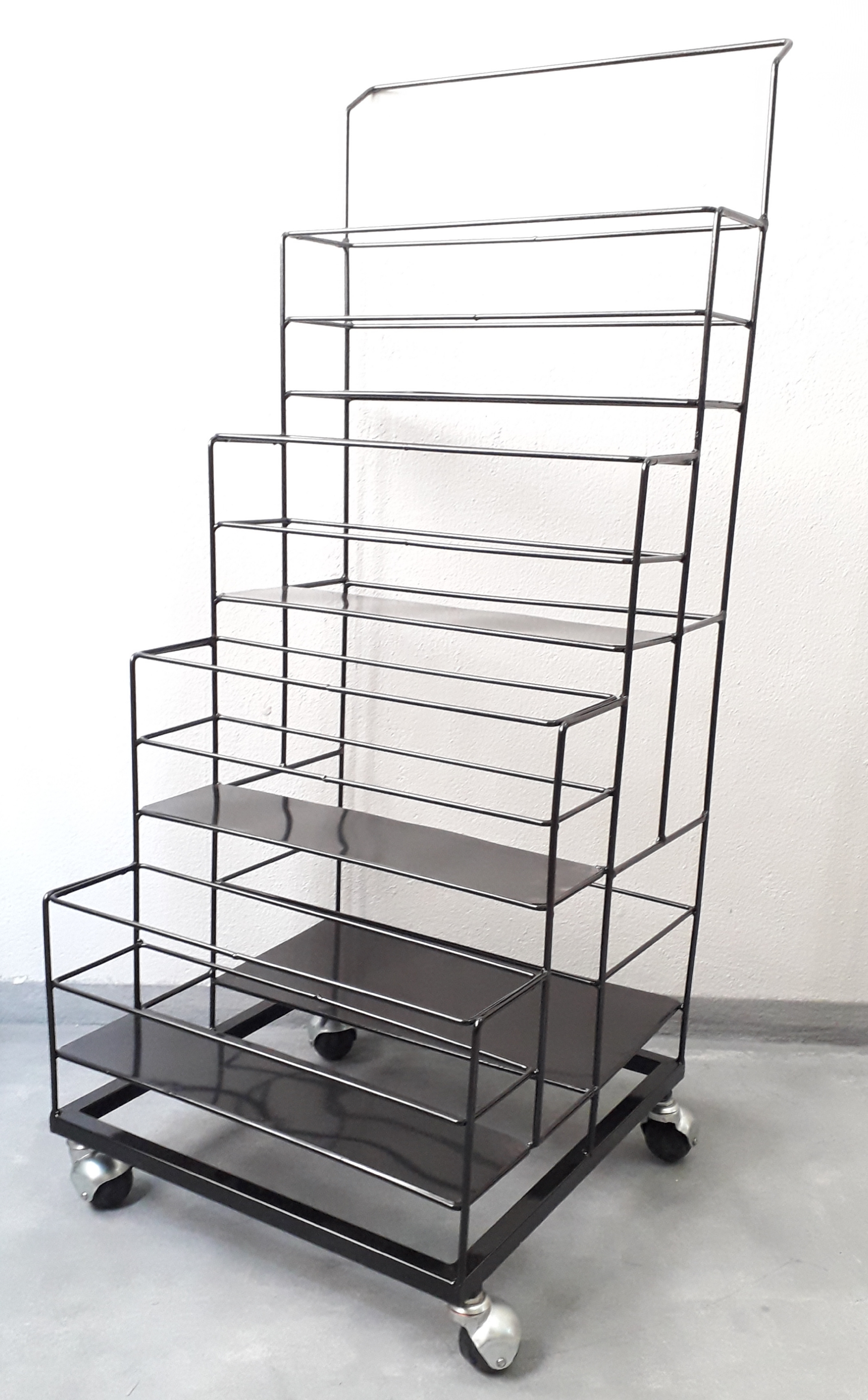 ชั้นวางขวด วางสีสเปรย์