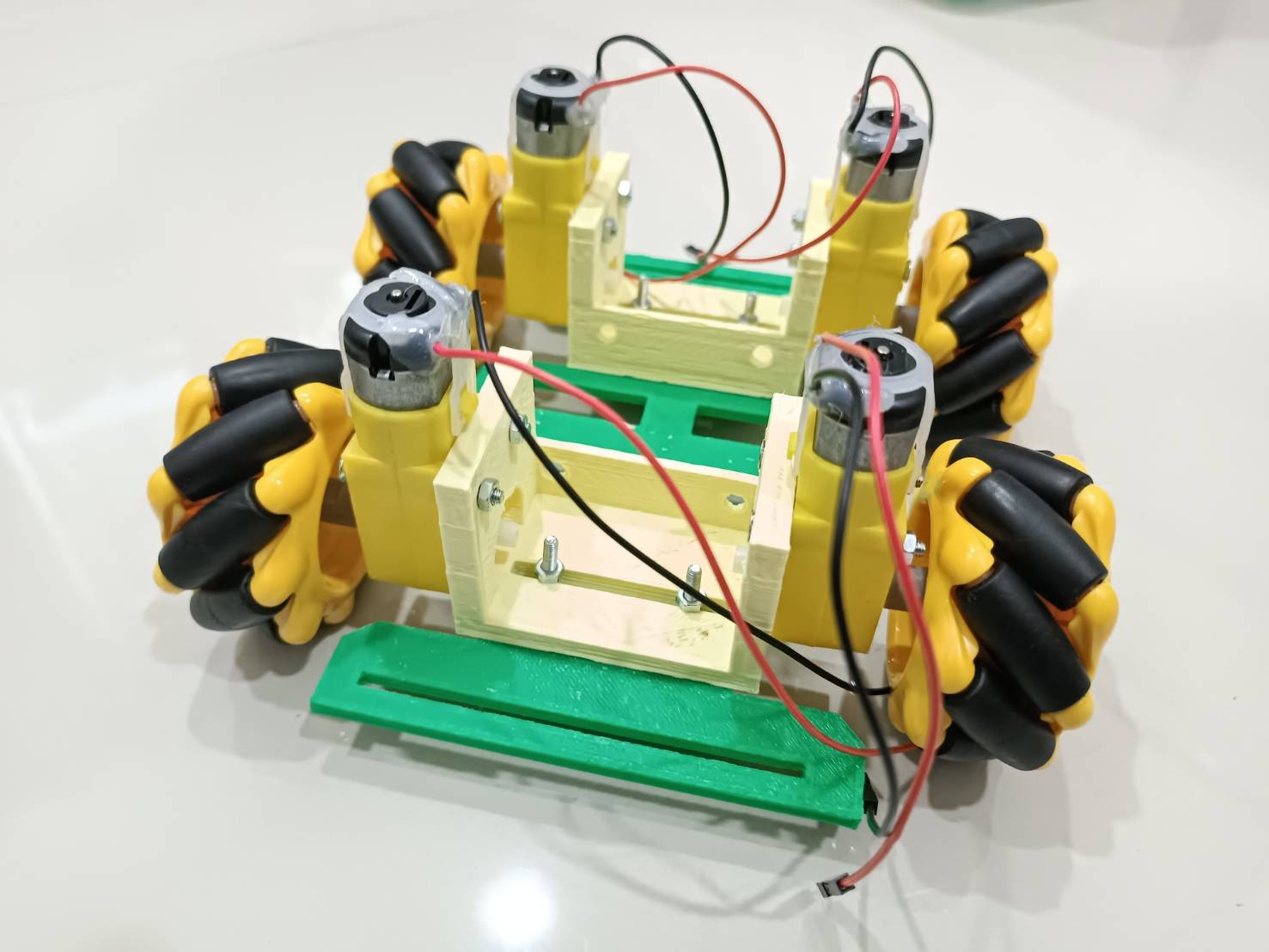 ชุดโครงหุ่นยนต์ระดับกลาง แบบล้อสไลด์ข้างได้ 2024 (ไม่รวมบอร์ด)