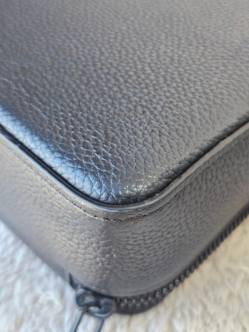 LV M59161 Alpha Wearable Wallet