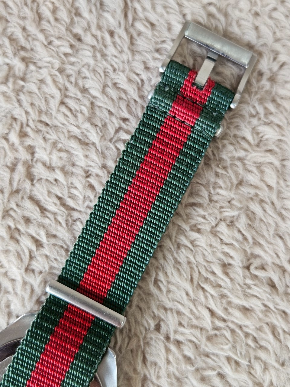 Gucci GG2570 Black Dial Watch สายเขียวแดง