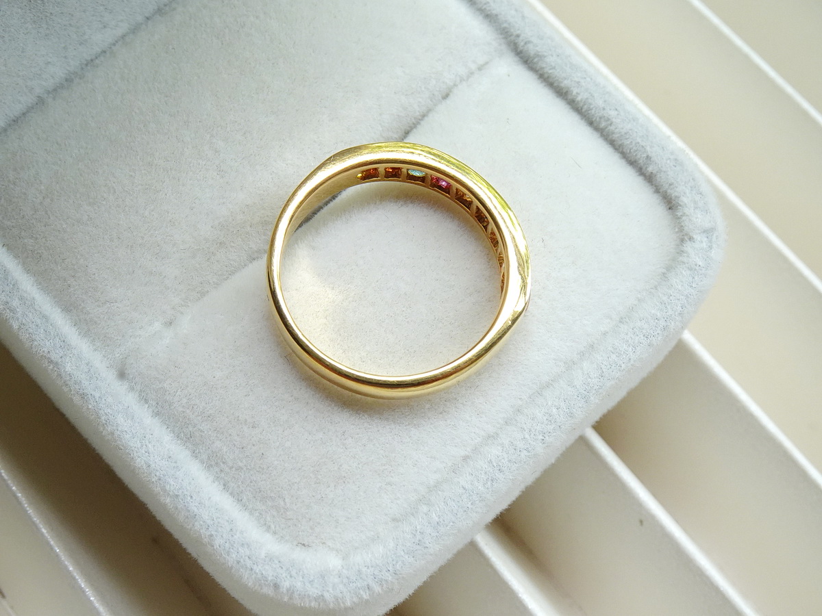 แหวนพลอยนพเก้า แหวนแถวฝังพลอย 9 ชนิด ตัวเรือนทอง 90% เพชรแท้ขนาด 0.05 กระรัต และพลอยแท้ตรงตามตำราโบราณ เพื่อความเป็นสิริมงคลสูงสุด