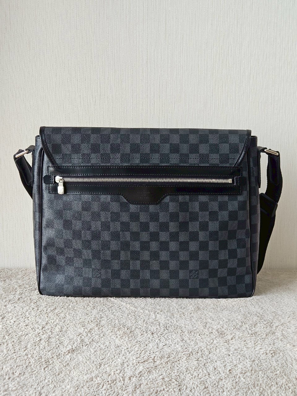 LV District GM Damier Graphite