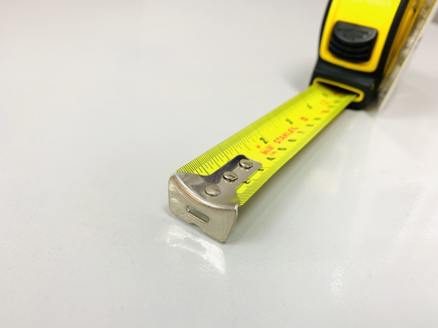 ตลับเมตร หุ้มยาง 8ม. สแตนเล่ย์