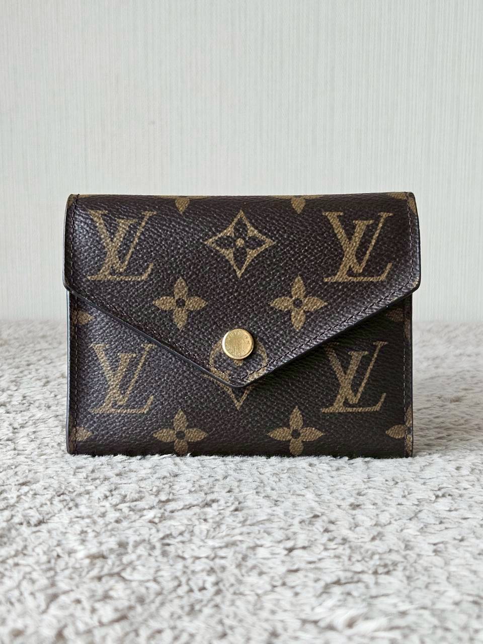 LV Victorine Mono