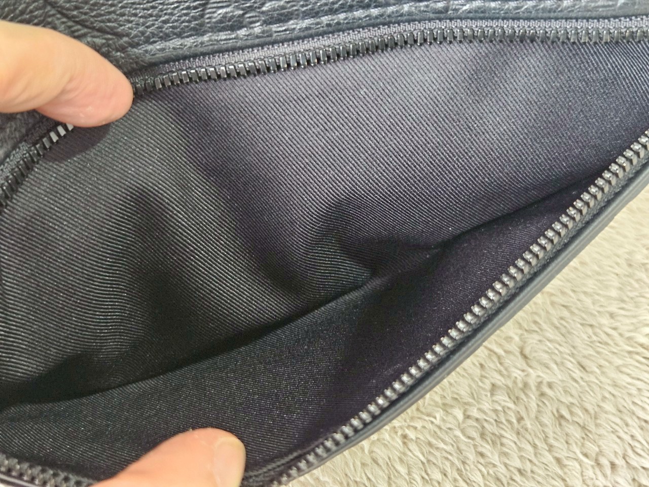 LV Discovery PM EMP Black Microchip