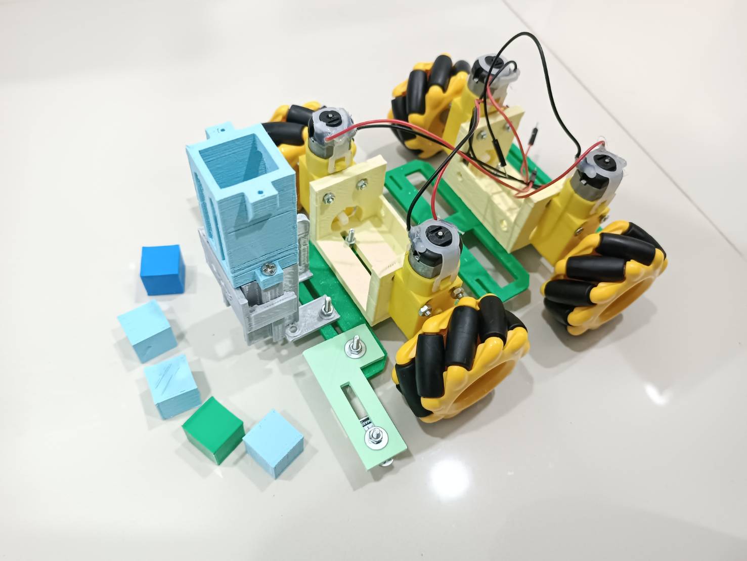 ชุดโครงหุ่นยนต์ระดับกลาง แบบล้อสไลด์ข้างได้ 2024 (ไม่รวมบอร์ด)