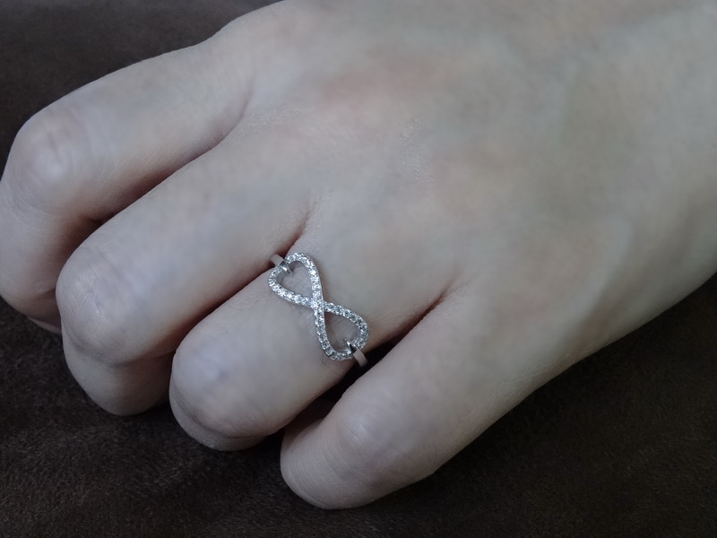 แหวนเพชร CZ อินฟินิตี้ สื่อถึงรักแท้อมตะ ตัวเรือนเงินแท้ ชุบทองคำขาว ชิ้นงานประณีต