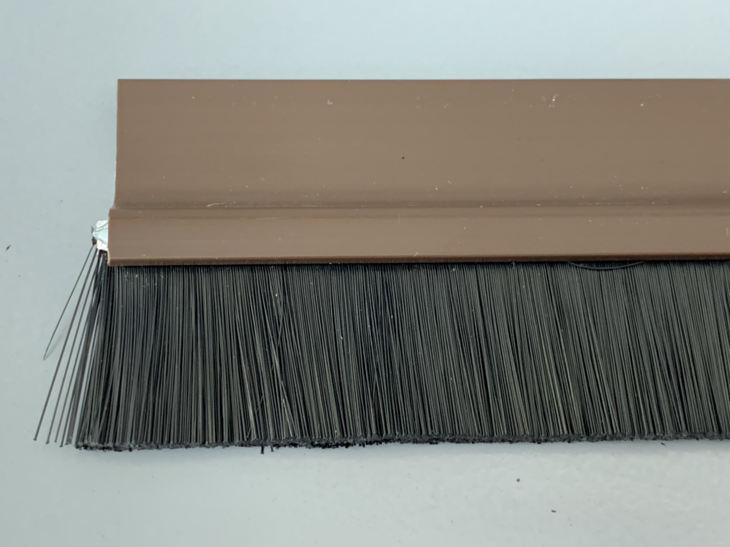 คิ้วประตูกันแมลง 100 ซม. สีน้ำตาล (พร้อมแถบกาว)