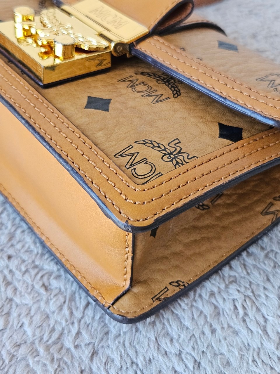 MCM Tracy Crossbody in Visetos