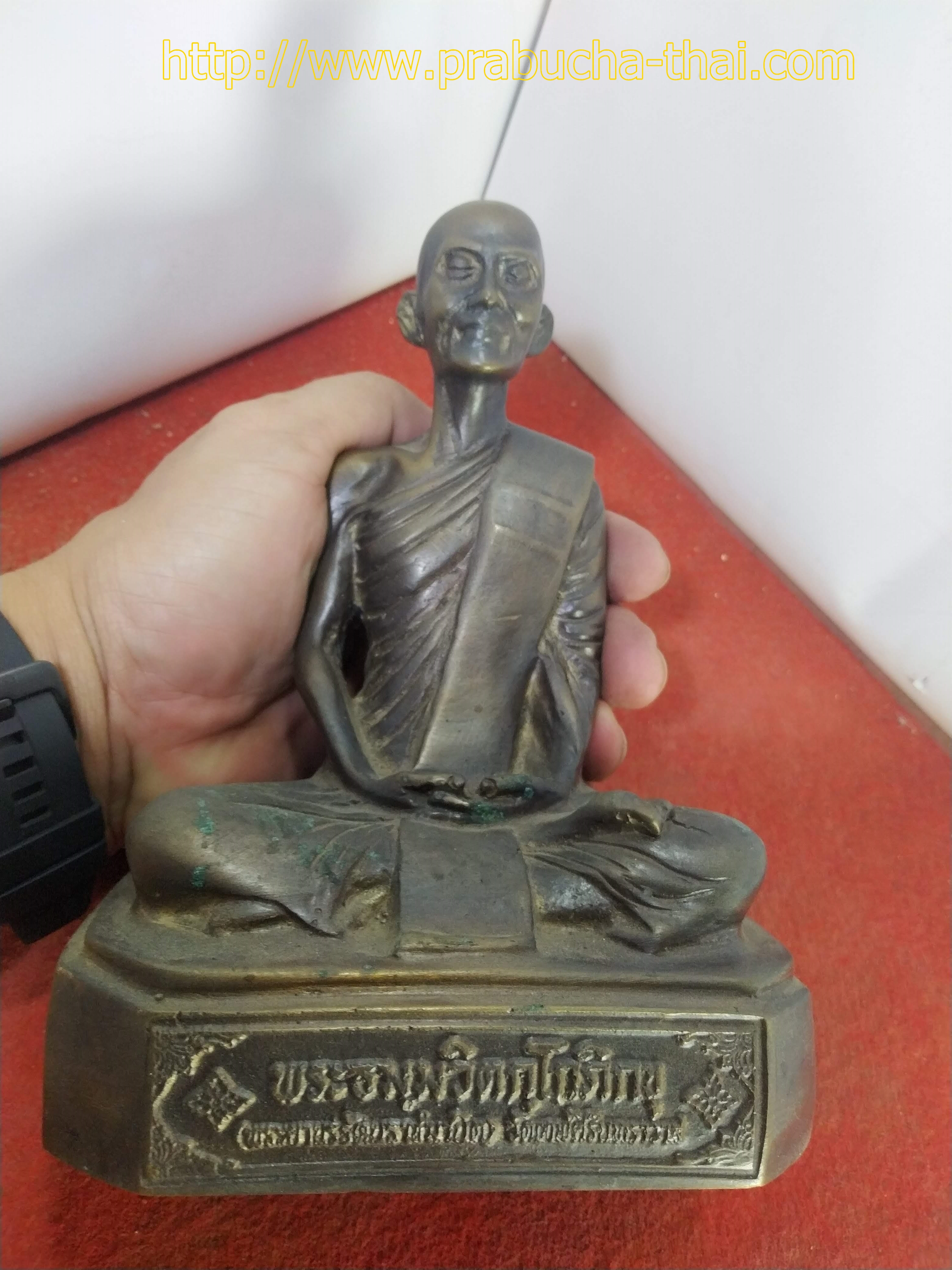ท่าน เจ้าคุณนรฯ ธมฺมวิตกฺโก ภิกขุ ณ วัดเทพศิรินทราวาส หน้าตัก 5 นิ้ว