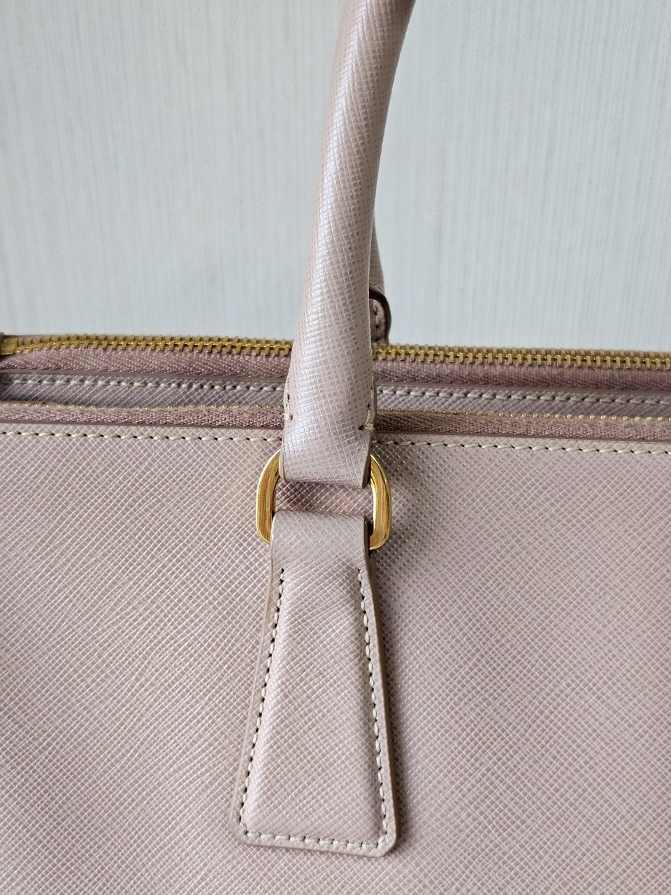 Prada Saffiano 35 Cameo