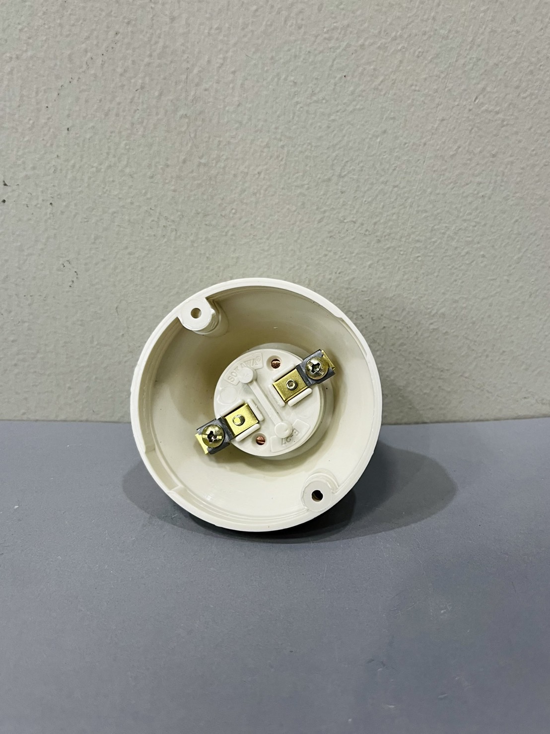 ขั้วแป้นเกลียว เล็ก แบกกาไลท์ E27 ขาว