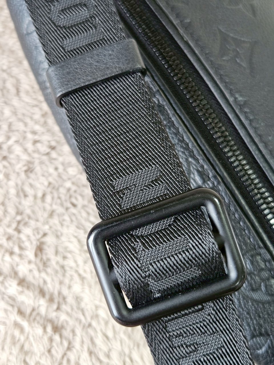 LV Discovery PM EMP Black Microchip