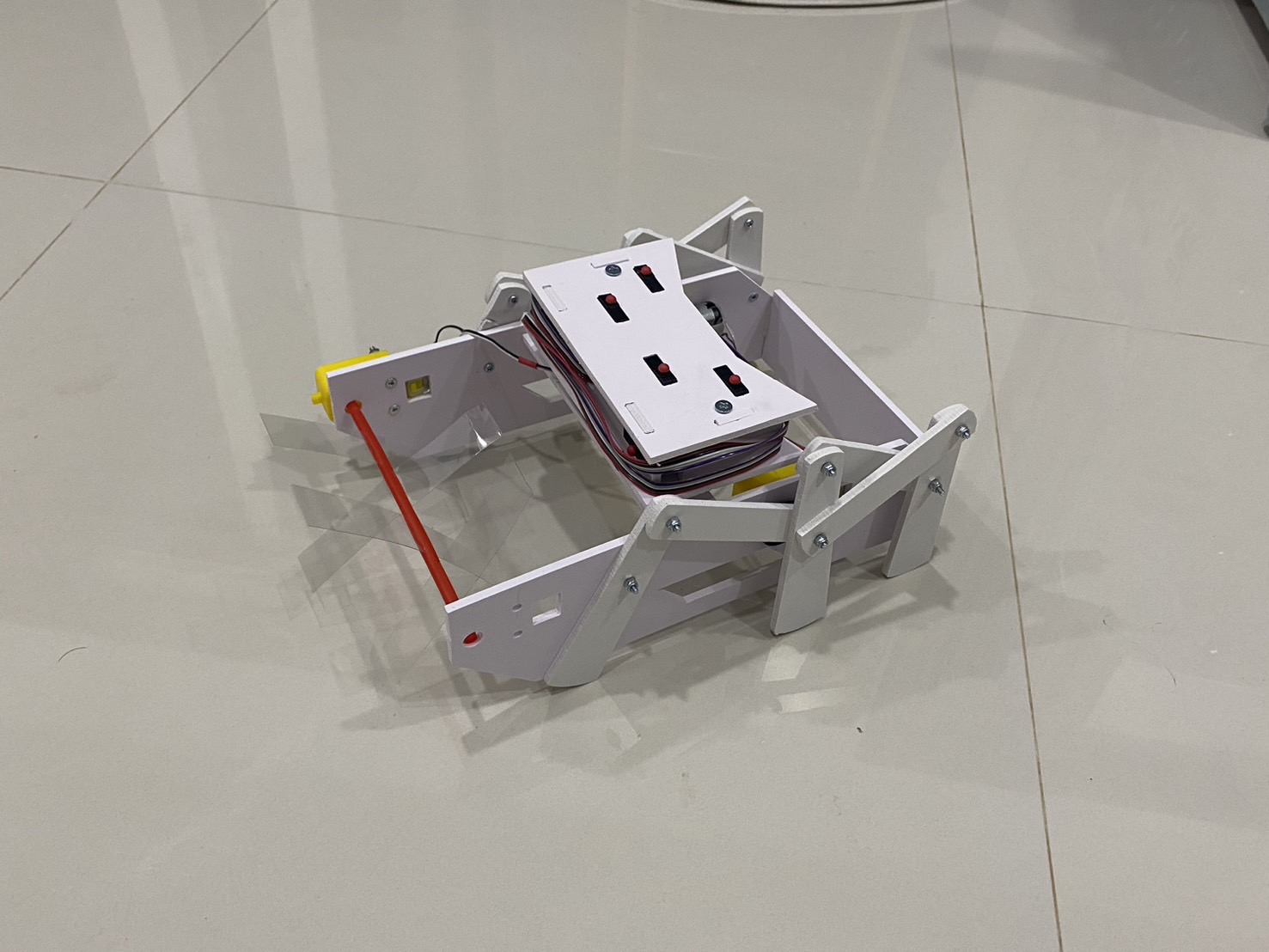 1(พื้นฐานประถม) หุ่นยนต์ต้อนแกะ 3 มอเตอร์ รุ่น OA2025 (ประกอบเอง)