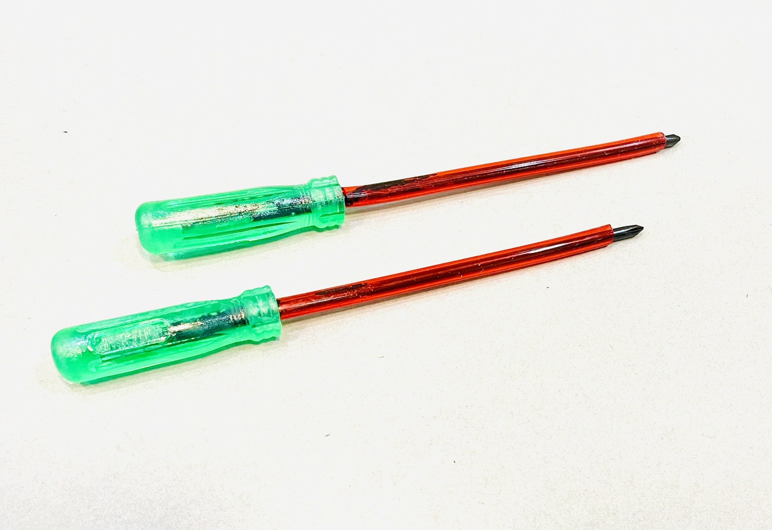 ไขควงหุ้มฉนวนเล็ก 3 มิล ด้ามเขียว WoldChamp (+)