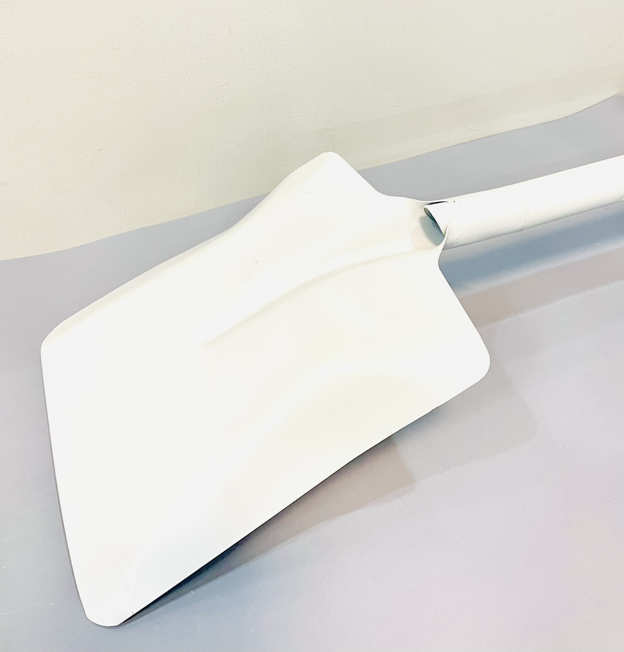 พลั่วด้ามเหล็ก ปลายตัด