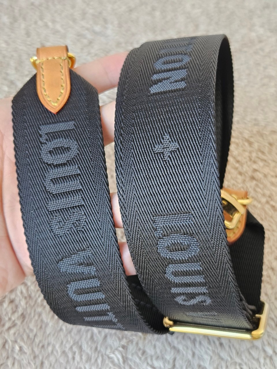 LV J02487 สายสะพายไหล่ Bandoulière สีดำ