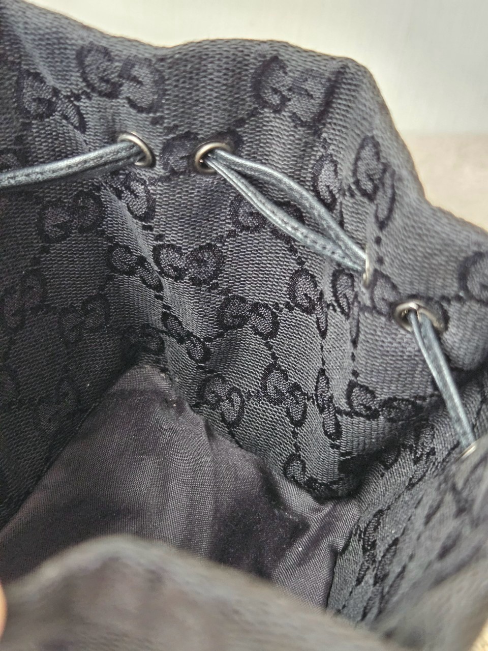 Gucci GG Canvas Pouch Black 6x8นิ้ว