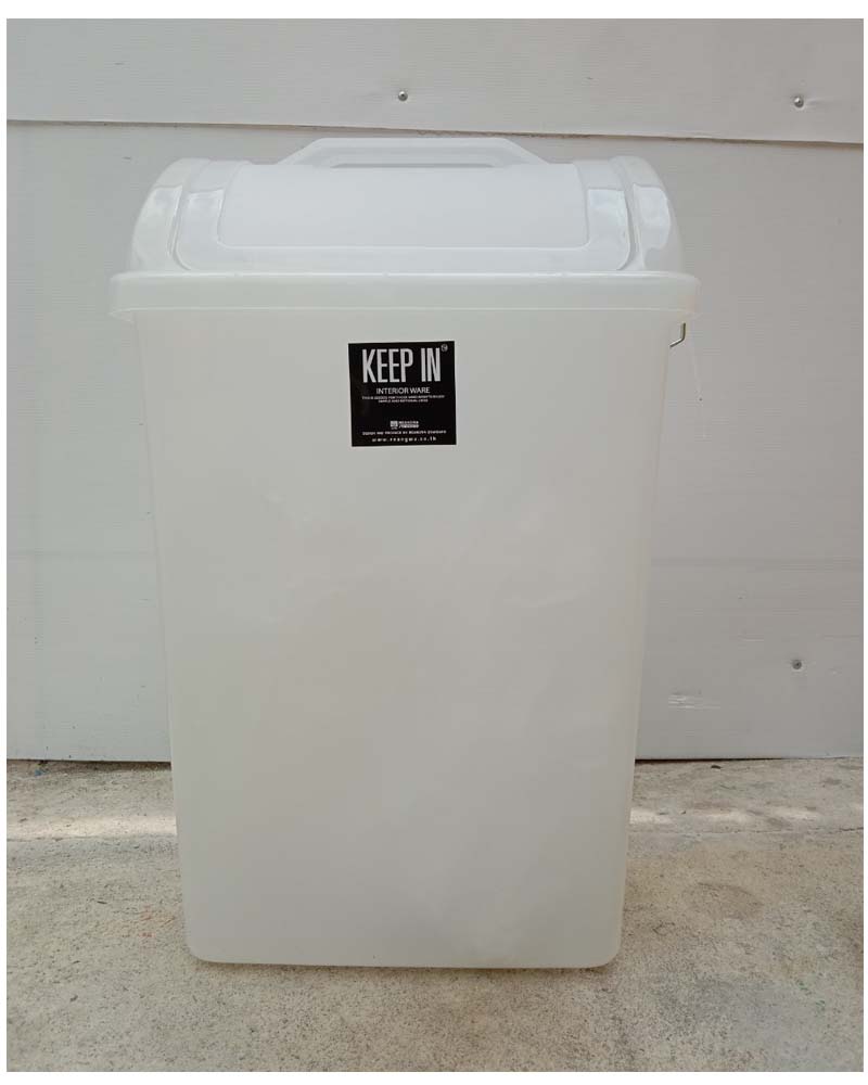 ถังขยะใส ทรงเหลี่ยม ฝาแกว่ง 40 ลิตร