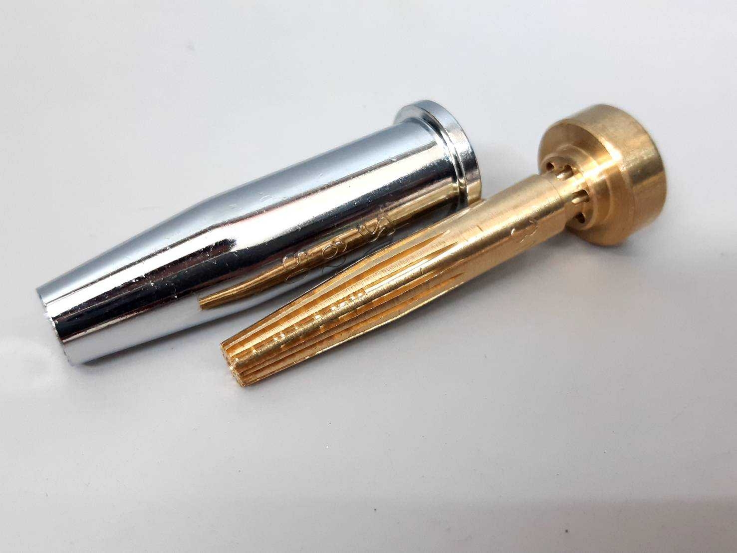 นมหนูหัวตัดแก็ส ซูโม่/นกอินทรี