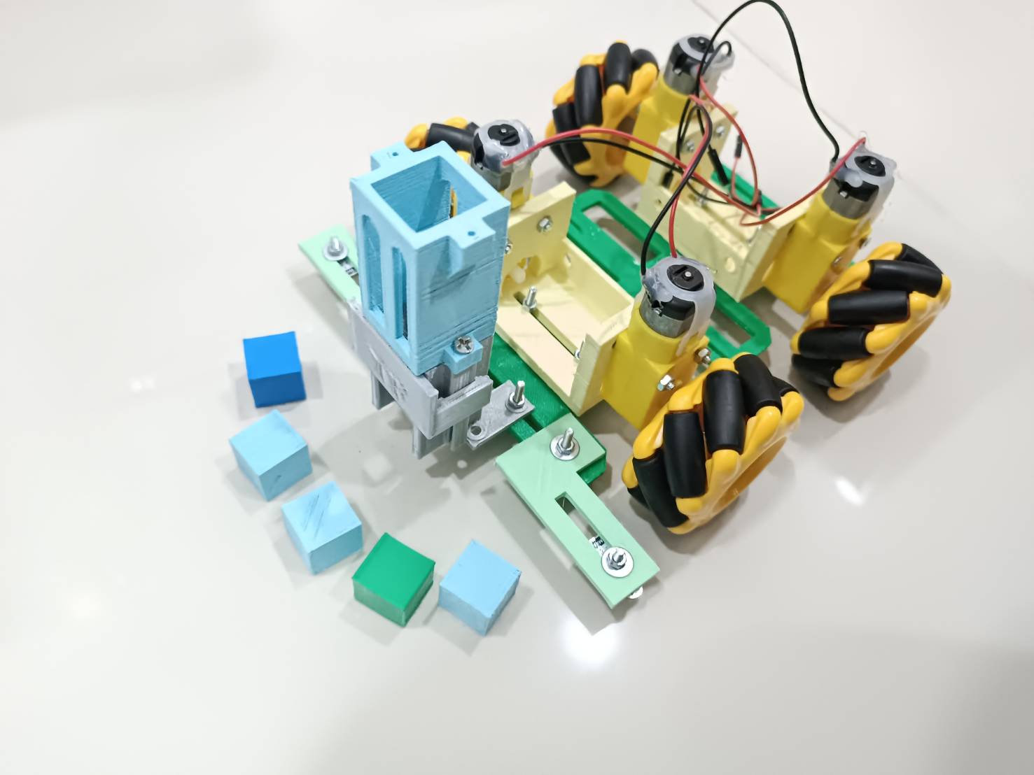 ชุดโครงหุ่นยนต์ระดับกลาง แบบล้อสไลด์ข้างได้ 2024 (ไม่รวมบอร์ด)