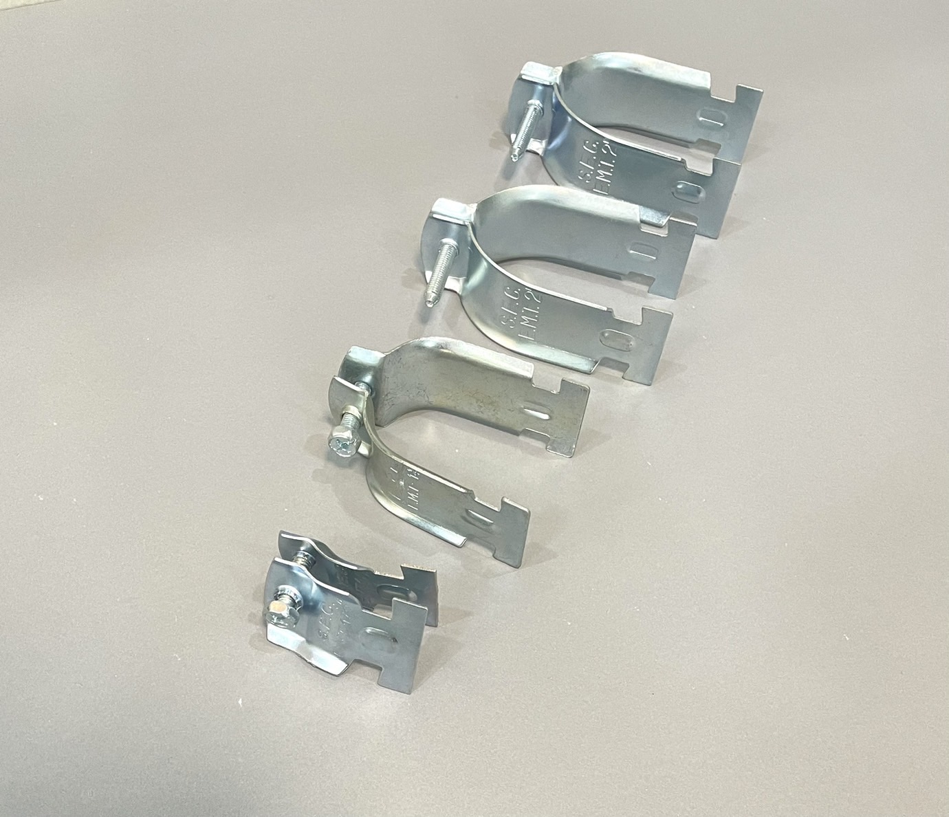 แคล้มประกับราง C บาง EMT ชุบขาว