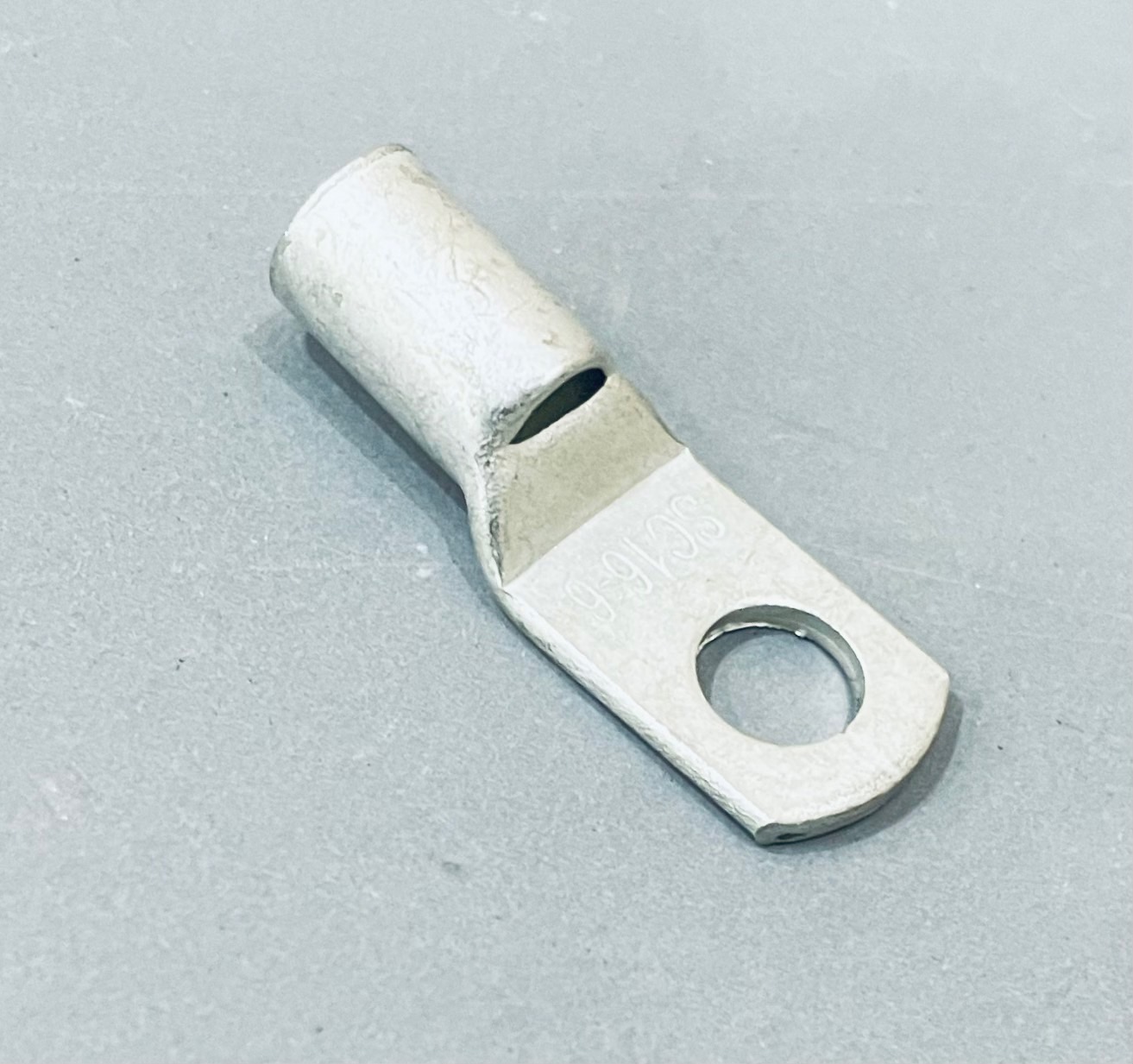 หางปลาหนาทรงยุโรป