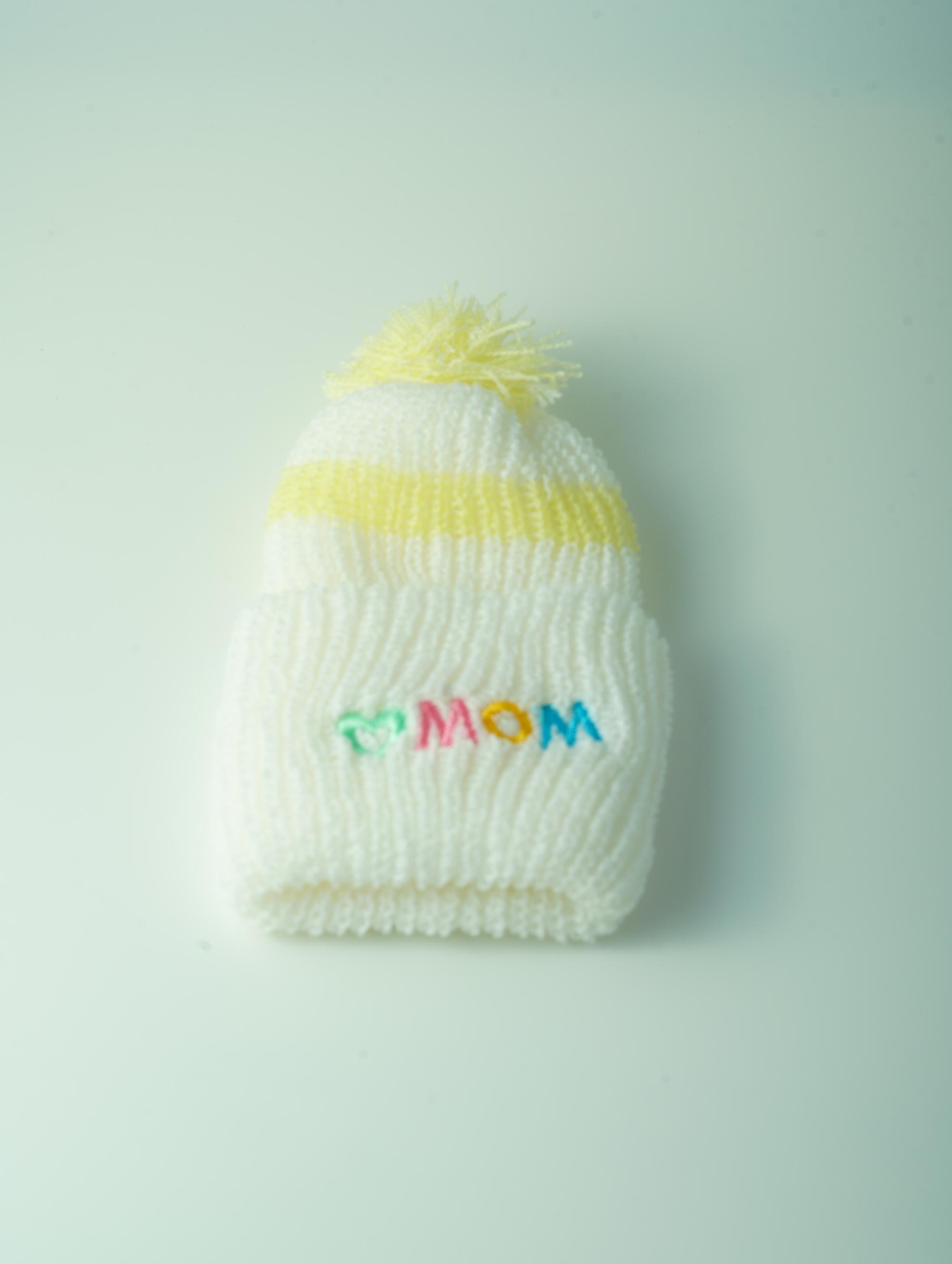 ขายส่ง หมวกไหมพรมเด็กแรกเกิด รุ่นขาวริ้ว-ปักMOM (ราคาต่อโหล) nongnini1988