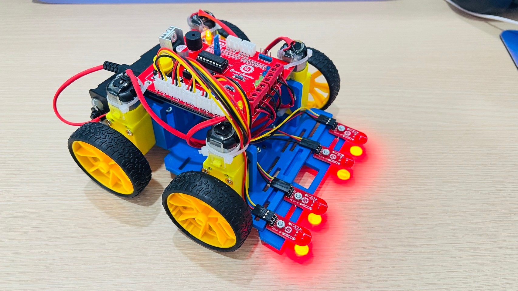 หุ่นยนต์เดินตามเส้นแบบ4 ล้อ พร้อมคู่มือการเขียนโปรแกรม