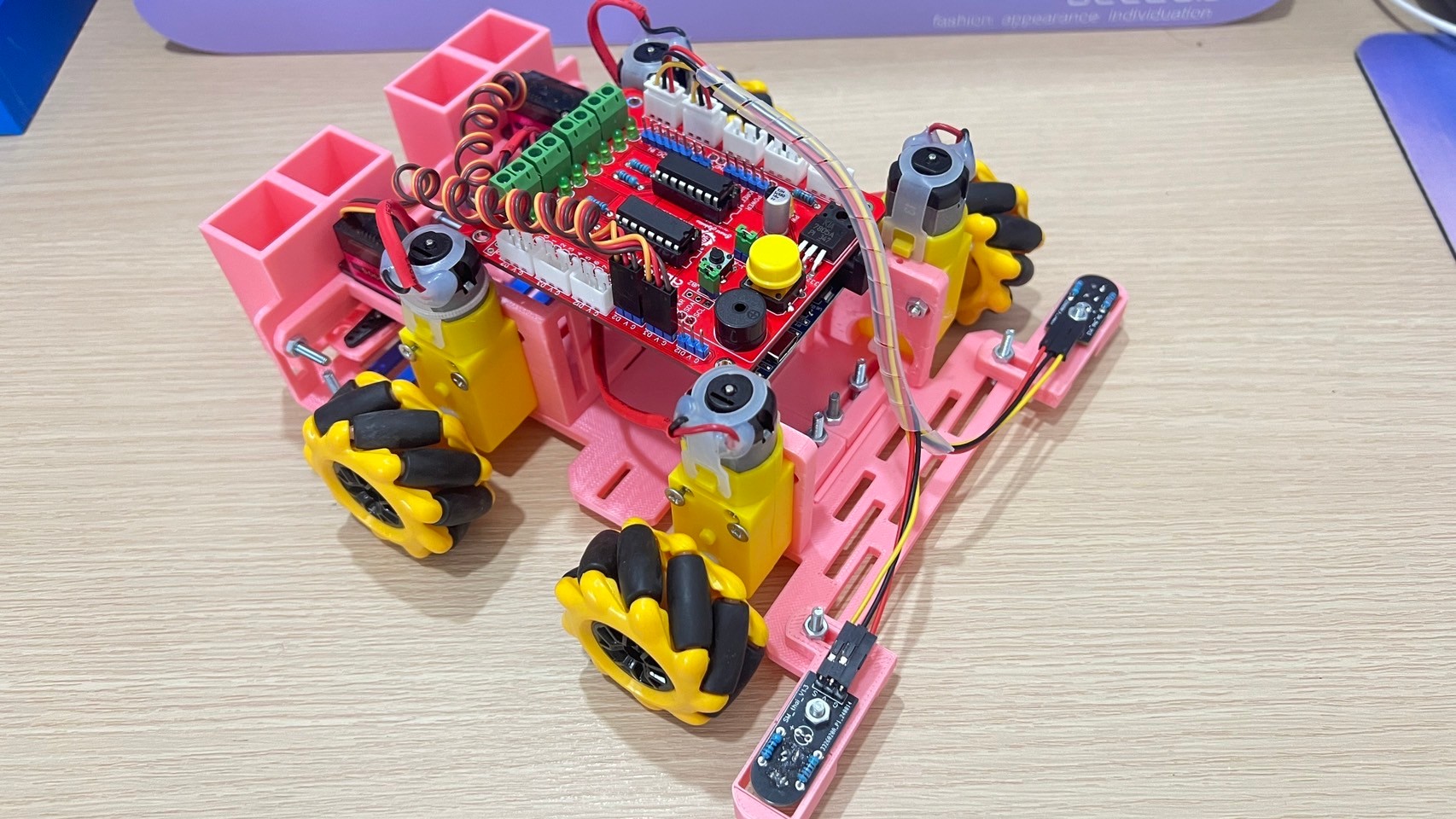 หุ่นยนต์ระดับสูง พร้อมบอร์ดขับหุ่นยนต์ SMR V1.10