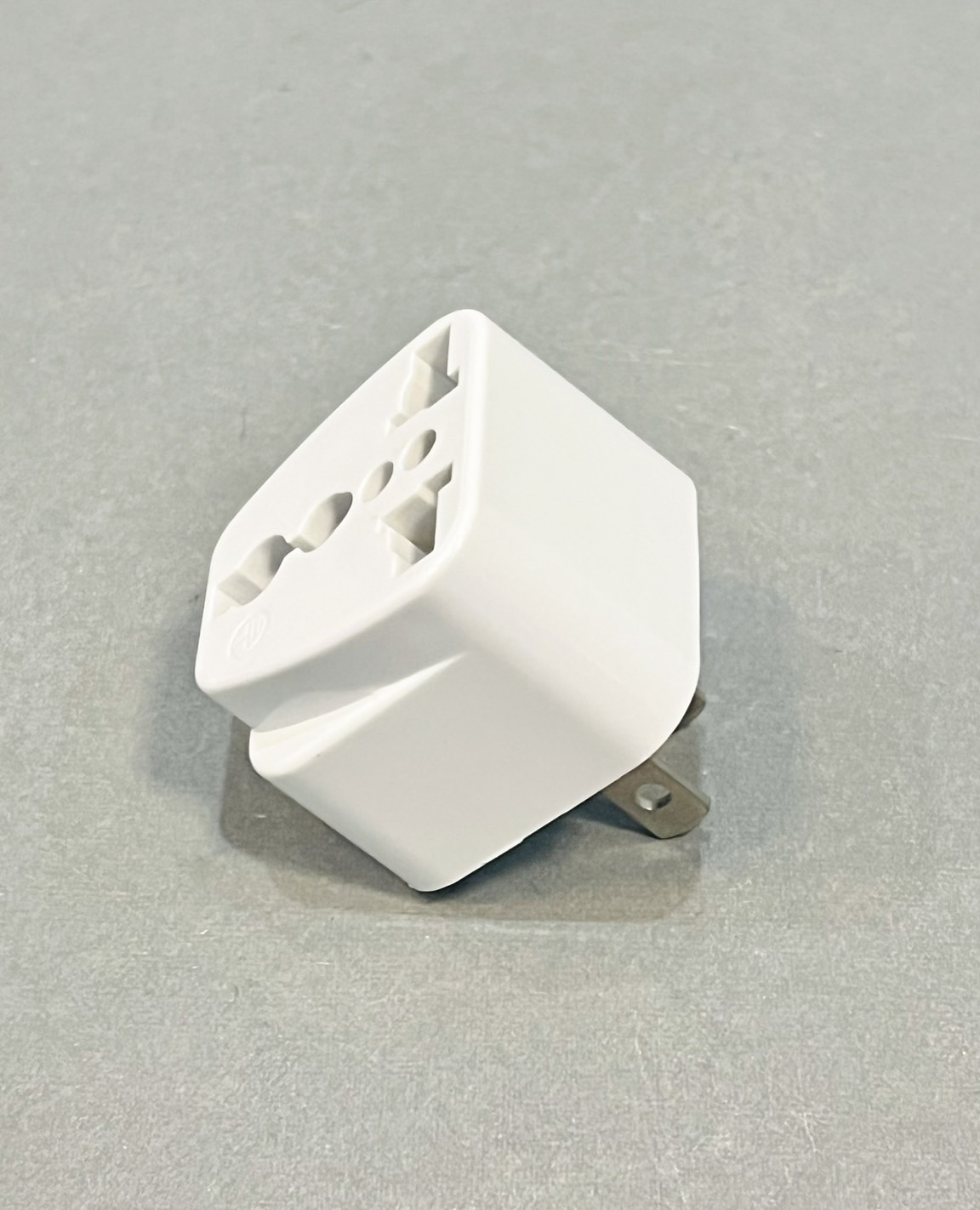 ปลั๊กแปลง (ปลั๊กคอม เข้า3ขา ออก2ขา)